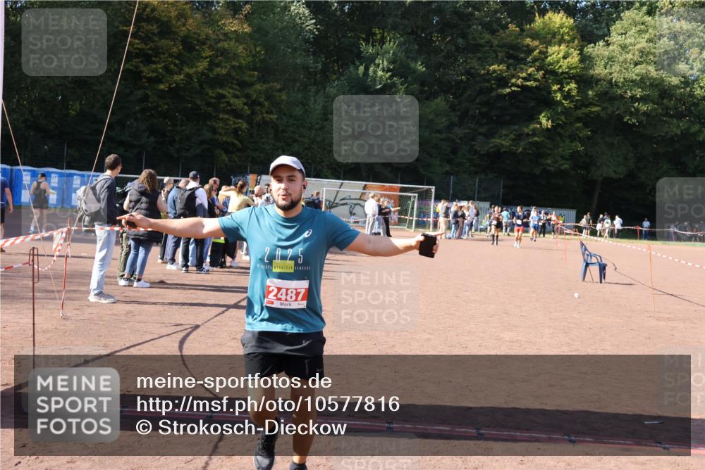 27.09.2026 - 35. Volkslauf durch das schöne Alstertal Strokosch-Dieckow http://msf.ph/oto/10577816 27.09.2026 12:43:18 Ziel 2487 meine-sportfotos.de