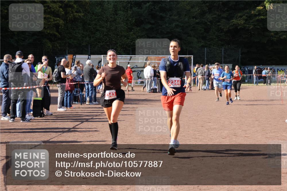 27.09.2026 - 35. Volkslauf durch das schöne Alstertal Strokosch-Dieckow http://msf.ph/oto/10577887 27.09.2026 12:43:28 Ziel 2078, 2337, 2343, 2344, 2432 meine-sportfotos.de