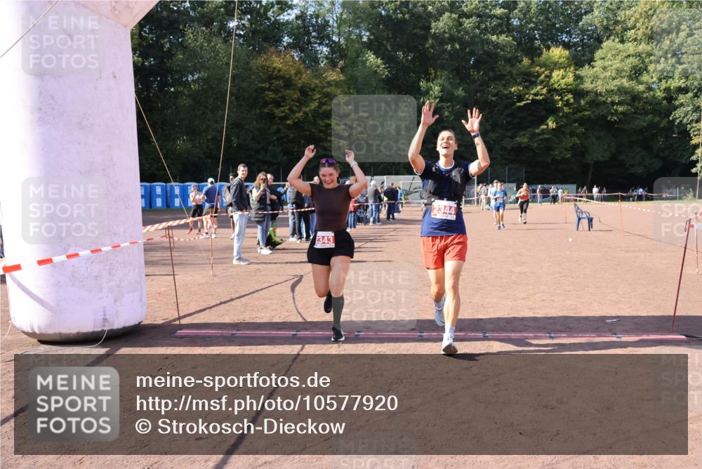 27.09.2026 - 35. Volkslauf durch das schöne Alstertal Strokosch-Dieckow http://msf.ph/oto/10577920 27.09.2026 12:43:29 Ziel 2078, 2337, 2343, 2344, 2432 meine-sportfotos.de