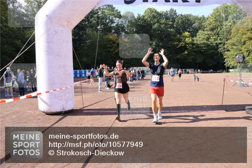 27.09.2026 - 35. Volkslauf durch das schöne Alstertal Strokosch-Dieckow http://msf.ph/oto/10577949 27.09.2026 12:43:29 Ziel 2078, 2337, 2343, 2344, 2432 meine-sportfotos.de
