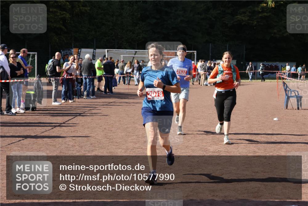 27.09.2026 - 35. Volkslauf durch das schöne Alstertal Strokosch-Dieckow http://msf.ph/oto/10577990 27.09.2026 12:43:35 Ziel 2078, 2337, 2432 meine-sportfotos.de