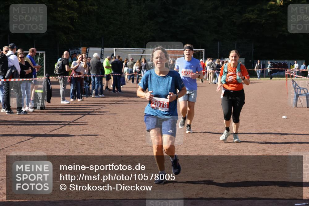 27.09.2026 - 35. Volkslauf durch das schöne Alstertal Strokosch-Dieckow http://msf.ph/oto/10578005 27.09.2026 12:43:35 Ziel 2078, 2337, 2432 meine-sportfotos.de