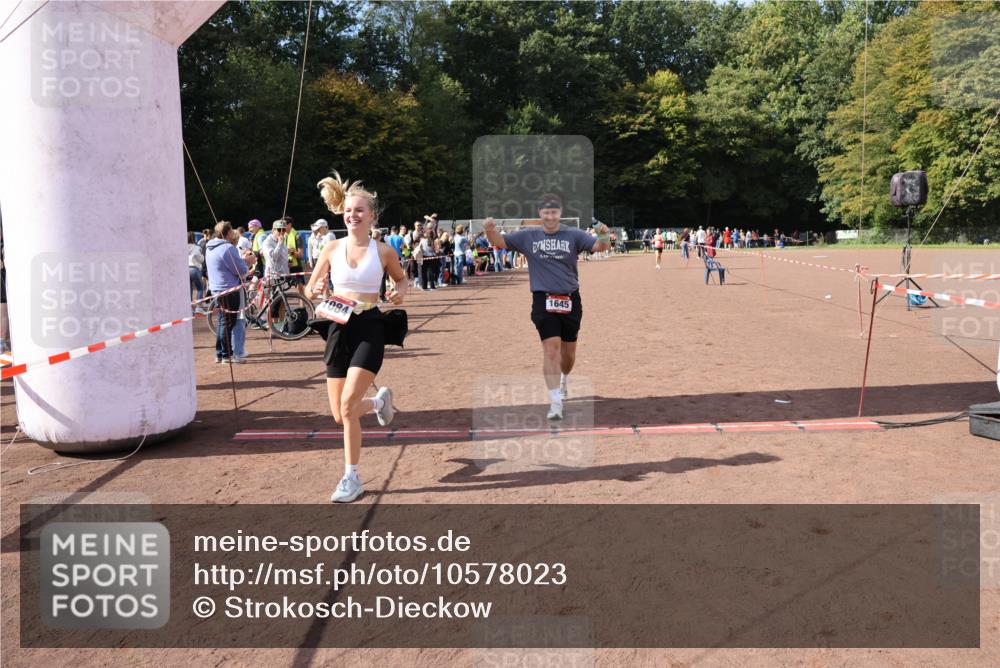 27.09.2026 - 35. Volkslauf durch das schöne Alstertal Strokosch-Dieckow http://msf.ph/oto/10578023 27.09.2026 12:32:51 Ziel 1084, 1645, 2305, 2338 meine-sportfotos.de
