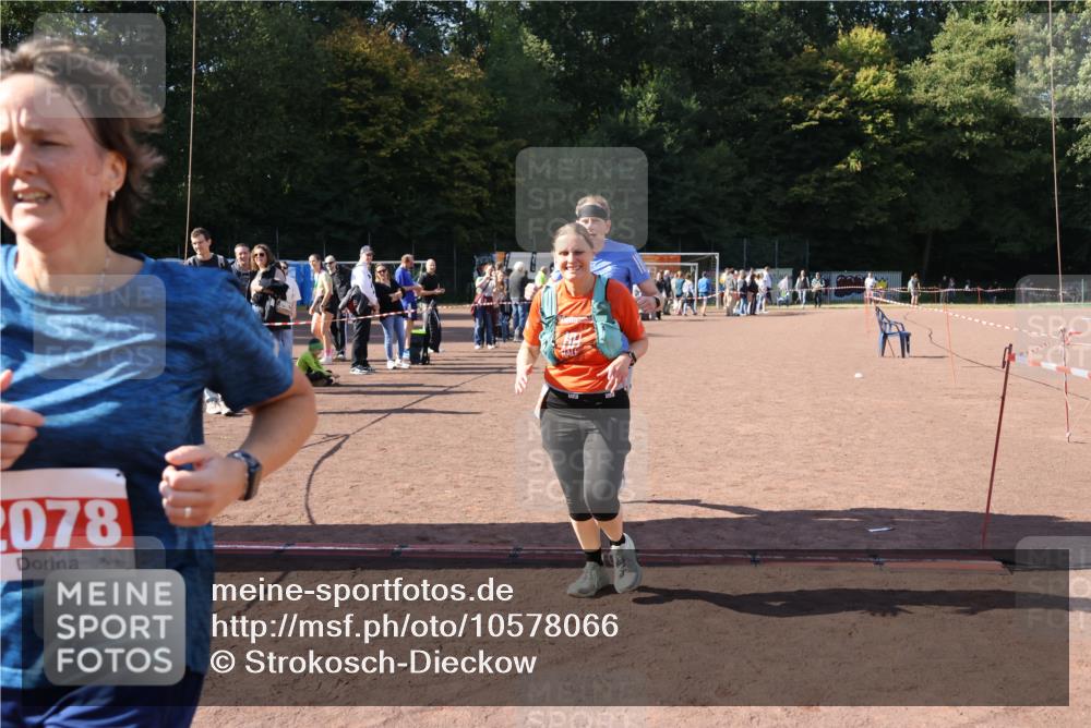 27.09.2026 - 35. Volkslauf durch das schöne Alstertal Strokosch-Dieckow http://msf.ph/oto/10578066 27.09.2026 12:43:37 Ziel 2078, 2337, 2432 meine-sportfotos.de