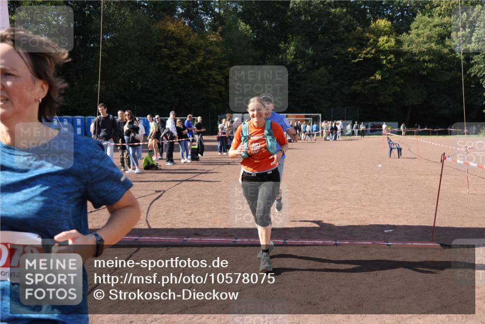 27.09.2026 - 35. Volkslauf durch das schöne Alstertal Strokosch-Dieckow http://msf.ph/oto/10578075 27.09.2026 12:43:37 Ziel 2078, 2337, 2432 meine-sportfotos.de