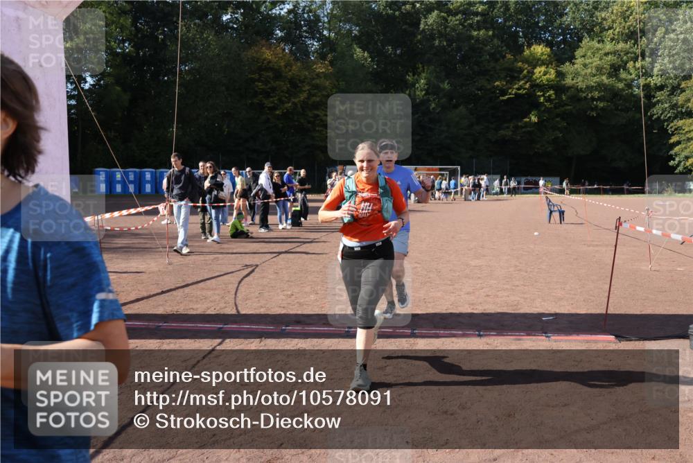 27.09.2026 - 35. Volkslauf durch das schöne Alstertal Strokosch-Dieckow http://msf.ph/oto/10578091 27.09.2026 12:43:38 Ziel 2078, 2337, 2432 meine-sportfotos.de