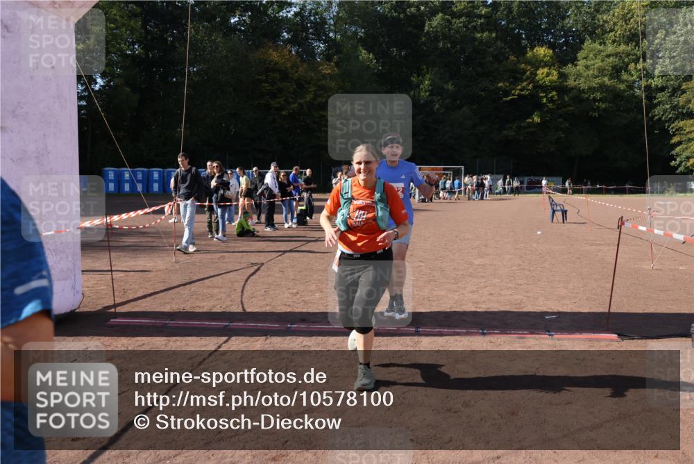 27.09.2026 - 35. Volkslauf durch das schöne Alstertal Strokosch-Dieckow http://msf.ph/oto/10578100 27.09.2026 12:43:38 Ziel 2078, 2337, 2432 meine-sportfotos.de