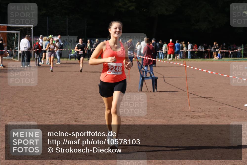 27.09.2026 - 35. Volkslauf durch das schöne Alstertal Strokosch-Dieckow http://msf.ph/oto/10578103 27.09.2026 12:33:00 Ziel 2249, 2256, 2397 meine-sportfotos.de