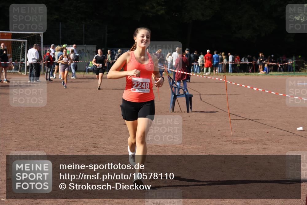 27.09.2026 - 35. Volkslauf durch das schöne Alstertal Strokosch-Dieckow http://msf.ph/oto/10578110 27.09.2026 12:33:00 Ziel 2249, 2256, 2397 meine-sportfotos.de