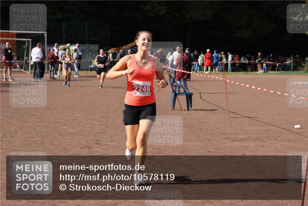 27.09.2026 - 35. Volkslauf durch das schöne Alstertal Strokosch-Dieckow http://msf.ph/oto/10578119 27.09.2026 12:33:00 Ziel 2249, 2256, 2397 meine-sportfotos.de