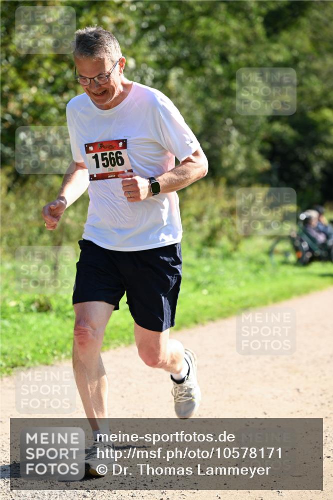 27.09.2026 - 35. Volkslauf durch das schöne Alstertal Dr. Thomas Lammeyer http://msf.ph/oto/10578171 27.09.2026 11:59:01 Laufen 1566 meine-sportfotos.de