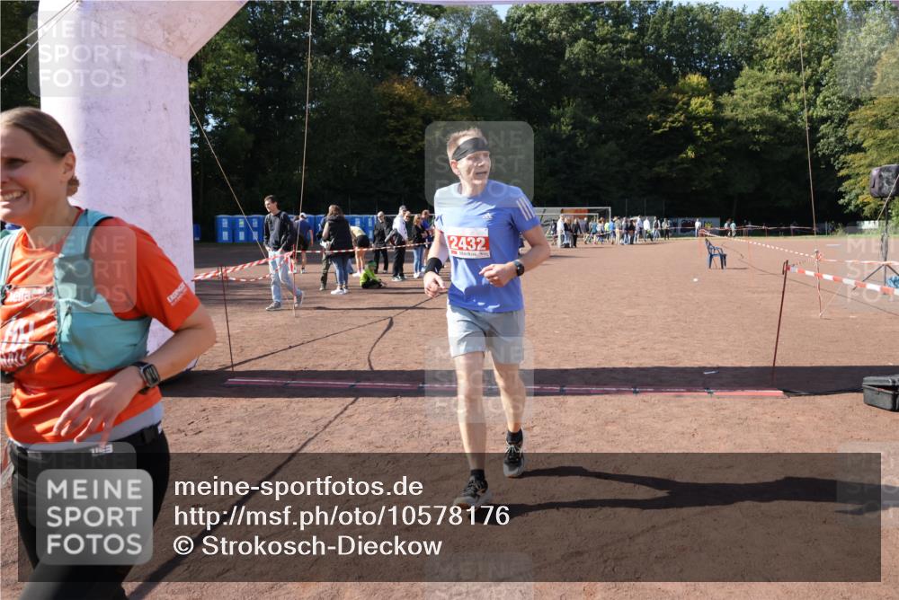 27.09.2026 - 35. Volkslauf durch das schöne Alstertal Strokosch-Dieckow http://msf.ph/oto/10578176 27.09.2026 12:43:39 Ziel 2337, 2432 meine-sportfotos.de