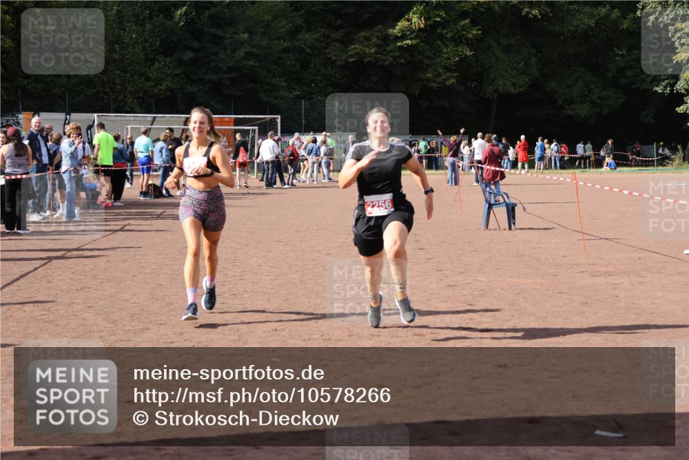 27.09.2026 - 35. Volkslauf durch das schöne Alstertal Strokosch-Dieckow http://msf.ph/oto/10578266 27.09.2026 12:33:08 Ziel 2256, 2397 meine-sportfotos.de