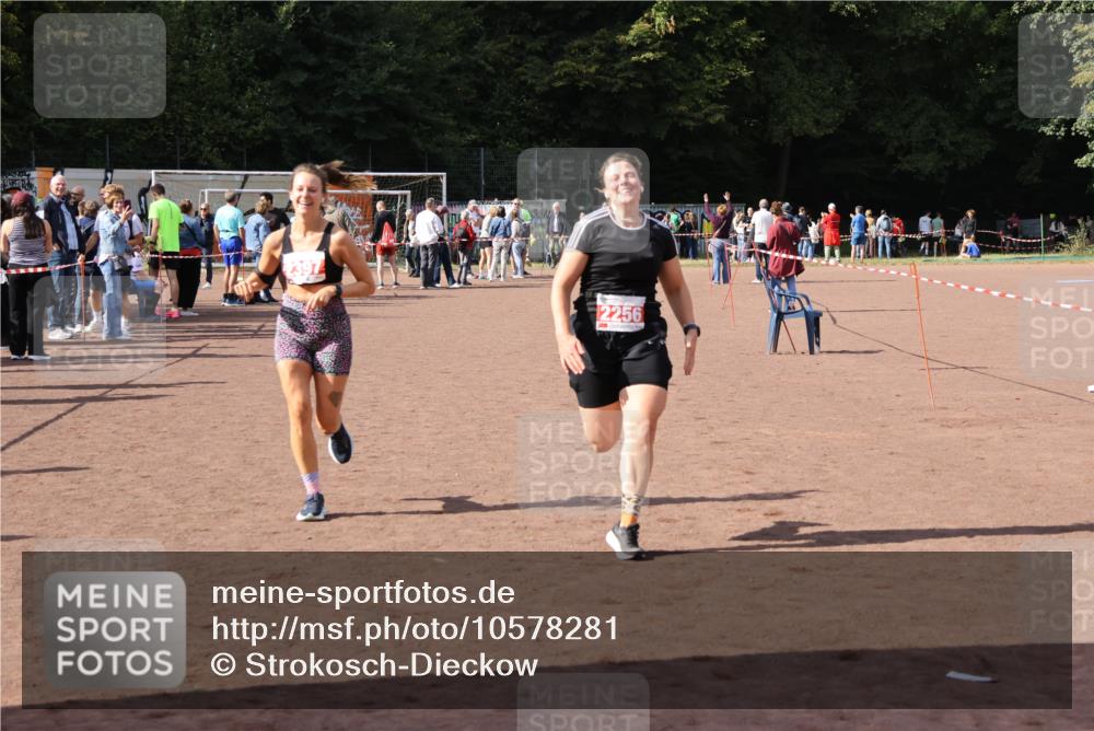 27.09.2026 - 35. Volkslauf durch das schöne Alstertal Strokosch-Dieckow http://msf.ph/oto/10578281 27.09.2026 12:33:08 Ziel 2256, 2397 meine-sportfotos.de