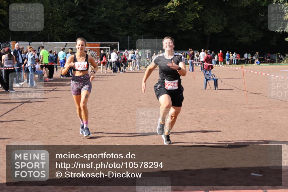 27.09.2026 - 35. Volkslauf durch das schöne Alstertal Strokosch-Dieckow http://msf.ph/oto/10578294 27.09.2026 12:33:08 Ziel 2256, 2397 meine-sportfotos.de