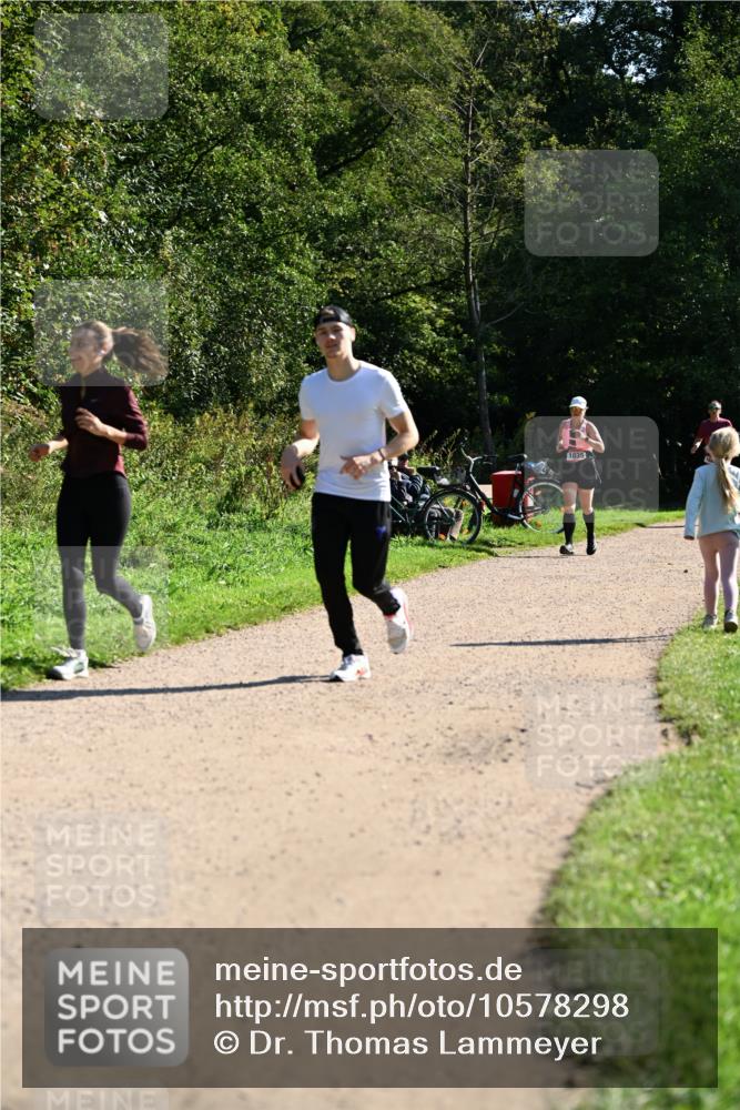 27.09.2026 - 35. Volkslauf durch das schöne Alstertal Dr. Thomas Lammeyer http://msf.ph/oto/10578298 27.09.2026 11:59:56 Laufen 1035 meine-sportfotos.de