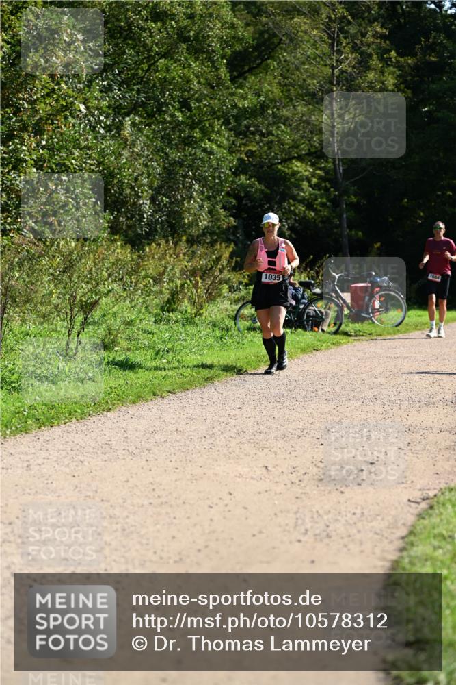 27.09.2026 - 35. Volkslauf durch das schöne Alstertal Dr. Thomas Lammeyer http://msf.ph/oto/10578312 27.09.2026 11:59:59 Laufen 1035, 1684 meine-sportfotos.de
