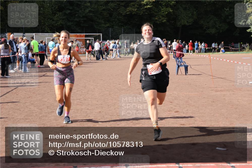 27.09.2026 - 35. Volkslauf durch das schöne Alstertal Strokosch-Dieckow http://msf.ph/oto/10578313 27.09.2026 12:33:08 Ziel 2256, 2397 meine-sportfotos.de