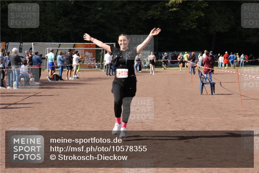 27.09.2026 - 35. Volkslauf durch das schöne Alstertal Strokosch-Dieckow http://msf.ph/oto/10578355 27.09.2026 12:33:25 Ziel 2346 meine-sportfotos.de