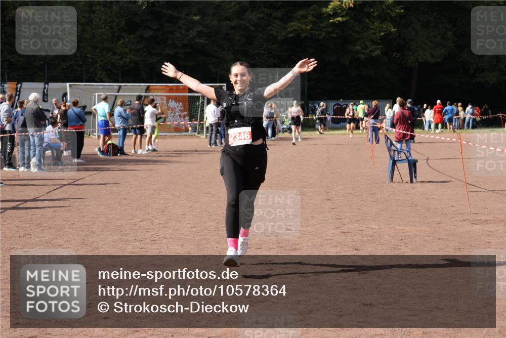 27.09.2026 - 35. Volkslauf durch das schöne Alstertal Strokosch-Dieckow http://msf.ph/oto/10578364 27.09.2026 12:33:25 Ziel 2346 meine-sportfotos.de