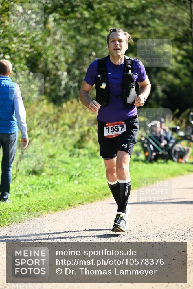 27.09.2026 - 35. Volkslauf durch das schöne Alstertal Dr. Thomas Lammeyer http://msf.ph/oto/10578376 27.09.2026 12:00:18 Laufen 1557 meine-sportfotos.de
