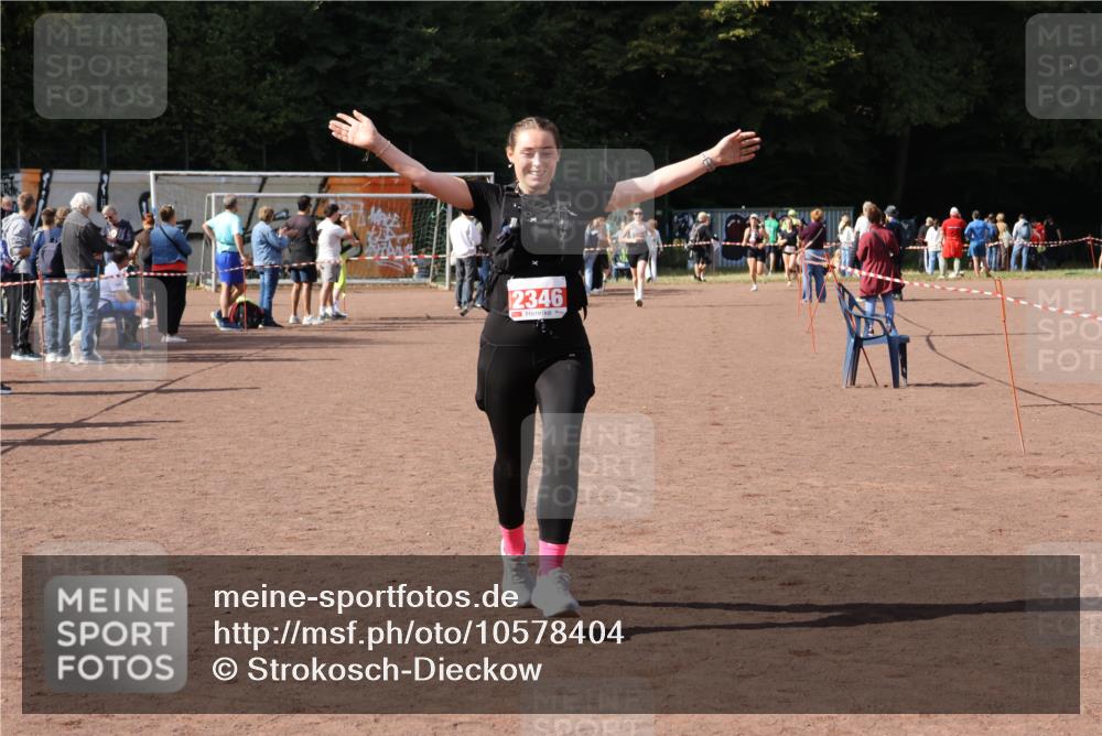 27.09.2026 - 35. Volkslauf durch das schöne Alstertal Strokosch-Dieckow http://msf.ph/oto/10578404 27.09.2026 12:33:25 Ziel 2346 meine-sportfotos.de