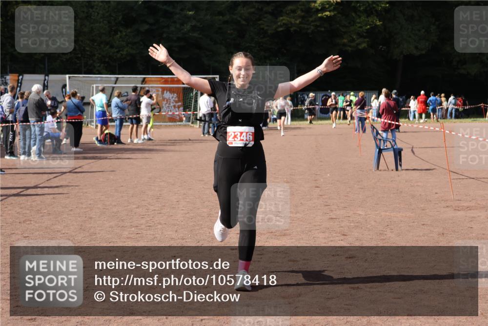 27.09.2026 - 35. Volkslauf durch das schöne Alstertal Strokosch-Dieckow http://msf.ph/oto/10578418 27.09.2026 12:33:25 Ziel 2346 meine-sportfotos.de