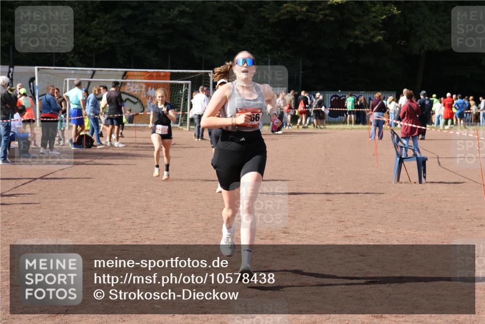 27.09.2026 - 35. Volkslauf durch das schöne Alstertal Strokosch-Dieckow http://msf.ph/oto/10578438 27.09.2026 12:33:36 Ziel 1066, 2285, 2465 meine-sportfotos.de