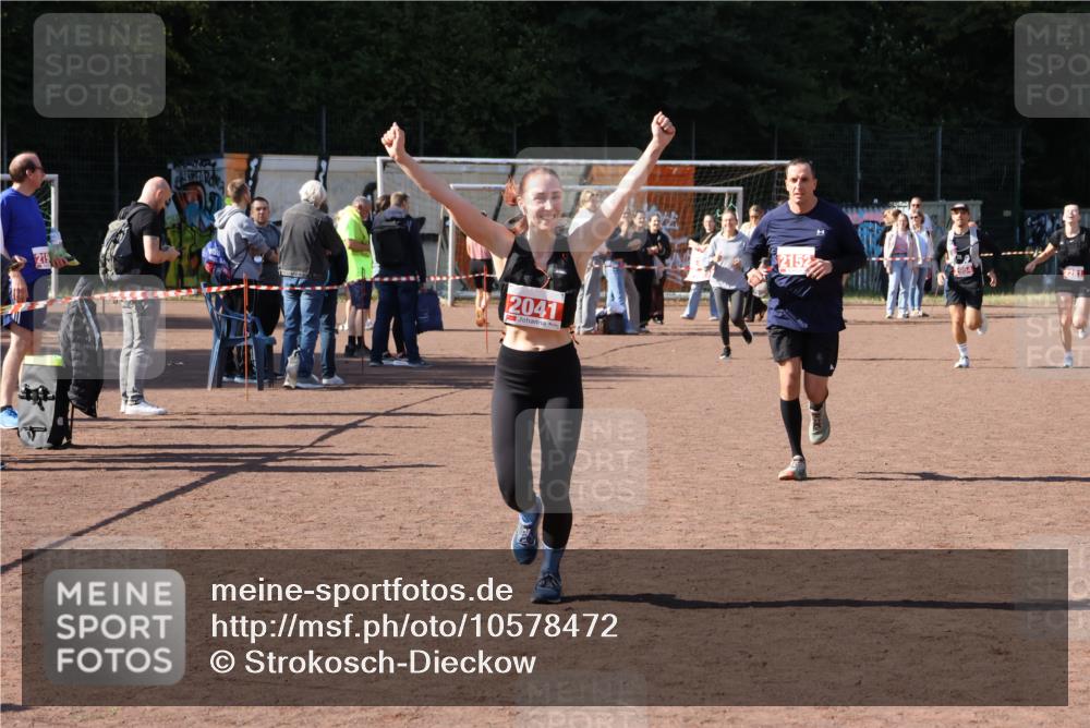 27.09.2026 - 35. Volkslauf durch das schöne Alstertal Strokosch-Dieckow http://msf.ph/oto/10578472 27.09.2026 12:44:27 Ziel 2041, 2152, 2281, 2954 meine-sportfotos.de