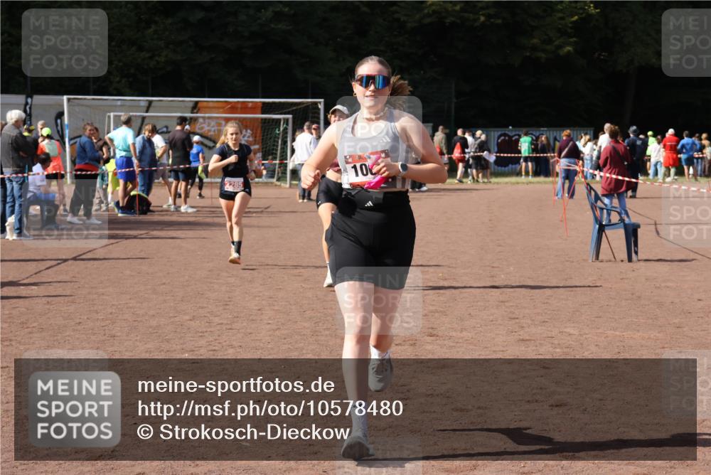 27.09.2026 - 35. Volkslauf durch das schöne Alstertal Strokosch-Dieckow http://msf.ph/oto/10578480 27.09.2026 12:33:36 Ziel 1066, 2285, 2465 meine-sportfotos.de