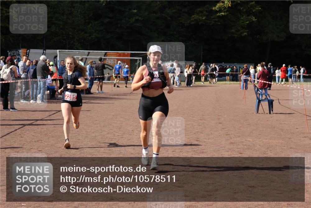 27.09.2026 - 35. Volkslauf durch das schöne Alstertal Strokosch-Dieckow http://msf.ph/oto/10578511 27.09.2026 12:33:39 Ziel 1066, 2285, 2465 meine-sportfotos.de