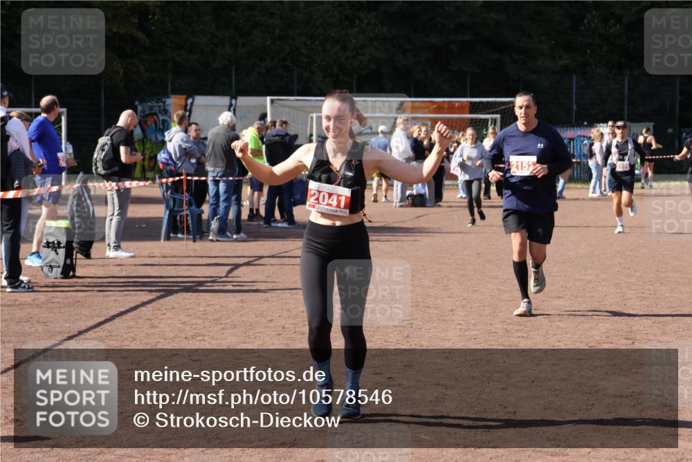 27.09.2026 - 35. Volkslauf durch das schöne Alstertal Strokosch-Dieckow http://msf.ph/oto/10578546 27.09.2026 12:44:28 Ziel 2041, 2152, 2281, 2954 meine-sportfotos.de