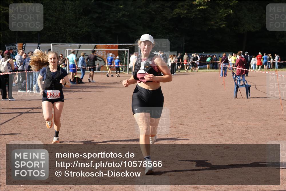 27.09.2026 - 35. Volkslauf durch das schöne Alstertal Strokosch-Dieckow http://msf.ph/oto/10578566 27.09.2026 12:33:39 Ziel 1066, 2285, 2465 meine-sportfotos.de