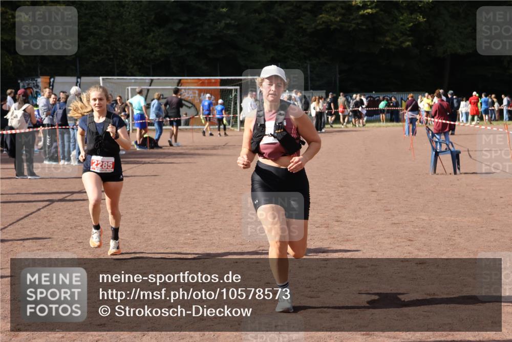 27.09.2026 - 35. Volkslauf durch das schöne Alstertal Strokosch-Dieckow http://msf.ph/oto/10578573 27.09.2026 12:33:39 Ziel 1066, 2285, 2465 meine-sportfotos.de