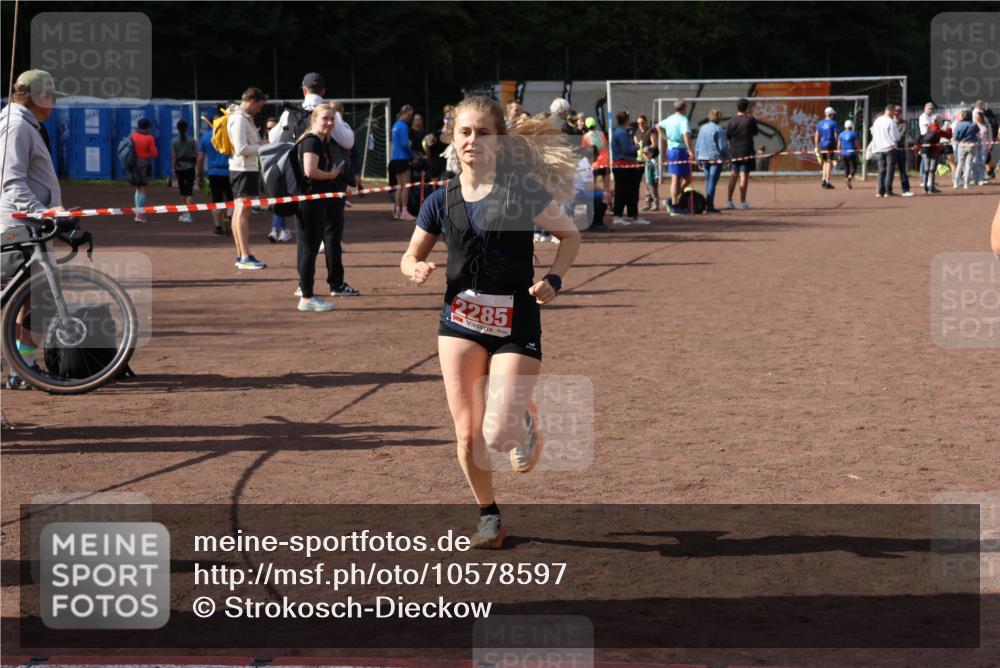 27.09.2026 - 35. Volkslauf durch das schöne Alstertal Strokosch-Dieckow http://msf.ph/oto/10578597 27.09.2026 12:33:40 Ziel 1066, 2285, 2465 meine-sportfotos.de