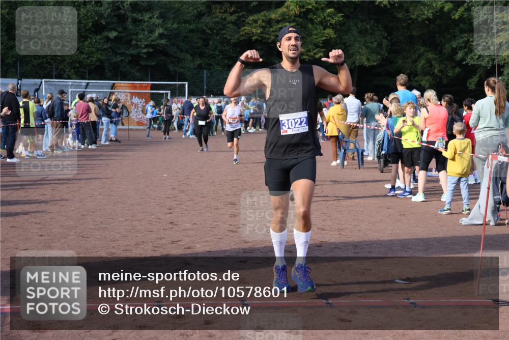 27.09.2026 - 35. Volkslauf durch das schöne Alstertal Strokosch-Dieckow http://msf.ph/oto/10578601 27.09.2026 11:19:30 Ziel 1401, 3022, 3150, 3164, 3345, 3346 meine-sportfotos.de