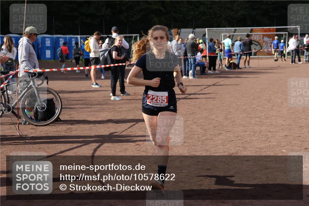 27.09.2026 - 35. Volkslauf durch das schöne Alstertal Strokosch-Dieckow http://msf.ph/oto/10578622 27.09.2026 12:33:40 Ziel 1066, 2285, 2465 meine-sportfotos.de