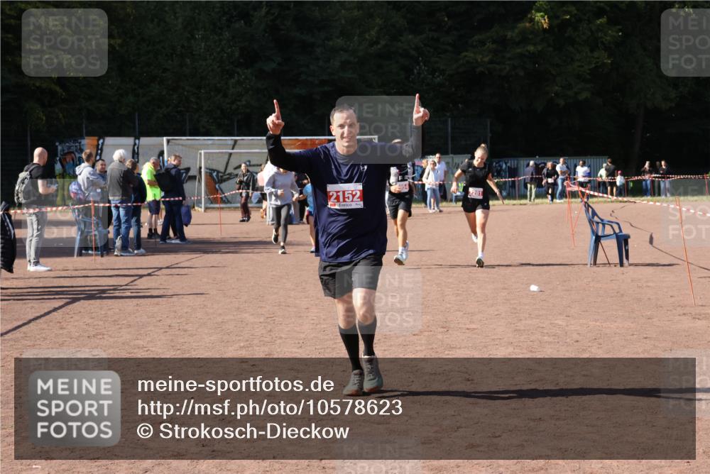 27.09.2026 - 35. Volkslauf durch das schöne Alstertal Strokosch-Dieckow http://msf.ph/oto/10578623 27.09.2026 12:44:30 Ziel 2041, 2152, 2281, 2954 meine-sportfotos.de