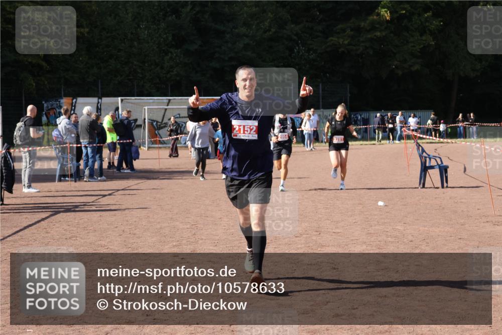 27.09.2026 - 35. Volkslauf durch das schöne Alstertal Strokosch-Dieckow http://msf.ph/oto/10578633 27.09.2026 12:44:30 Ziel 2041, 2152, 2281, 2954 meine-sportfotos.de