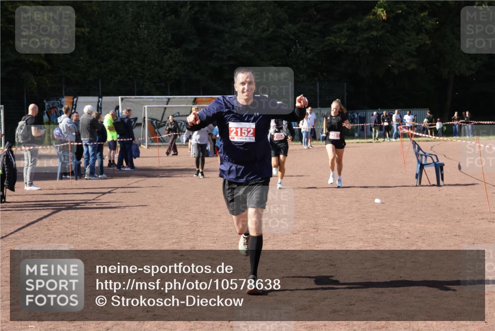 27.09.2026 - 35. Volkslauf durch das schöne Alstertal Strokosch-Dieckow http://msf.ph/oto/10578638 27.09.2026 12:44:31 Ziel 2041, 2152, 2281, 2954 meine-sportfotos.de