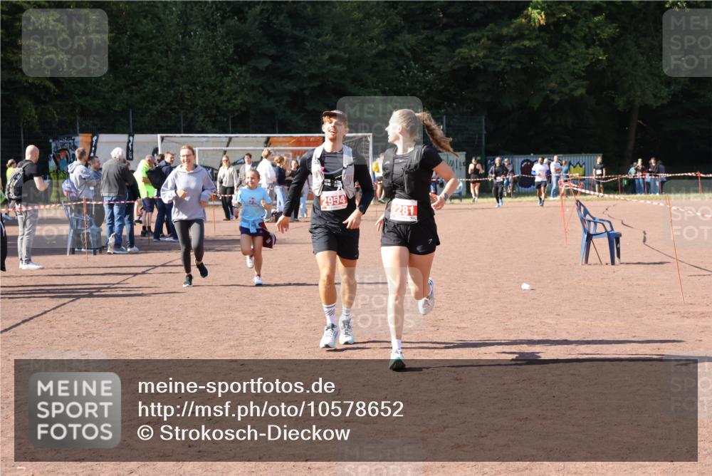 27.09.2026 - 35. Volkslauf durch das schöne Alstertal Strokosch-Dieckow http://msf.ph/oto/10578652 27.09.2026 12:44:34 Ziel 2152, 2281, 2954 meine-sportfotos.de