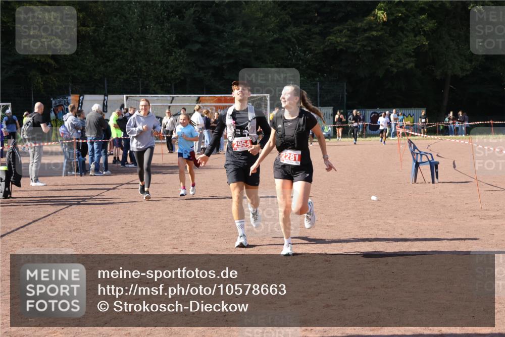 27.09.2026 - 35. Volkslauf durch das schöne Alstertal Strokosch-Dieckow http://msf.ph/oto/10578663 27.09.2026 12:44:34 Ziel 2152, 2281, 2954 meine-sportfotos.de