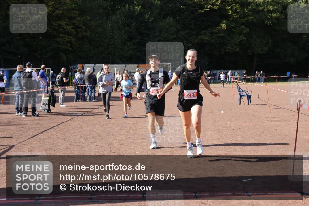 27.09.2026 - 35. Volkslauf durch das schöne Alstertal Strokosch-Dieckow http://msf.ph/oto/10578675 27.09.2026 12:44:35 Ziel 2152, 2281, 2954 meine-sportfotos.de