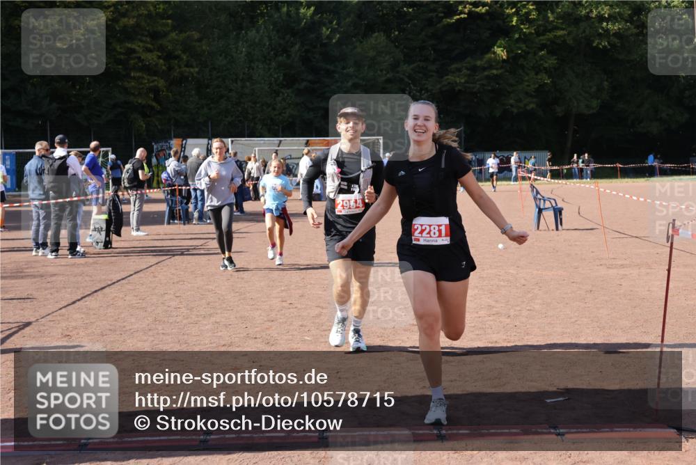 27.09.2026 - 35. Volkslauf durch das schöne Alstertal Strokosch-Dieckow http://msf.ph/oto/10578715 27.09.2026 12:44:35 Ziel 2152, 2281, 2954 meine-sportfotos.de