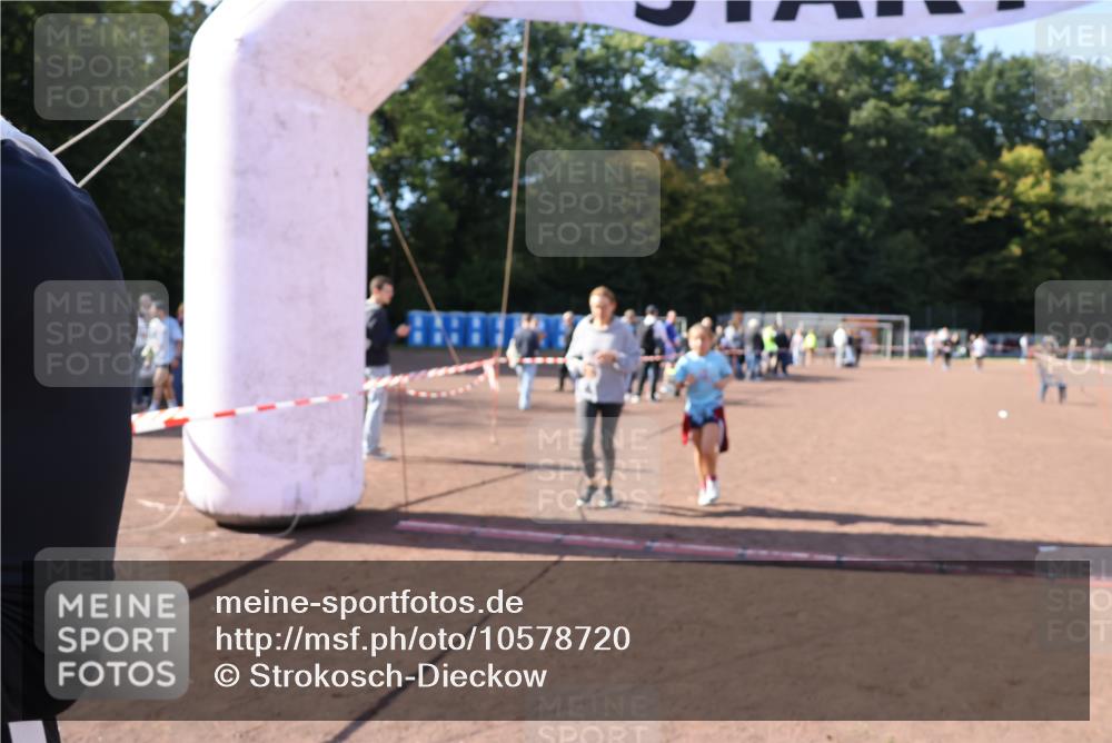 27.09.2026 - 35. Volkslauf durch das schöne Alstertal Strokosch-Dieckow http://msf.ph/oto/10578720 27.09.2026 12:44:38 Ziel 2281, 2954 meine-sportfotos.de