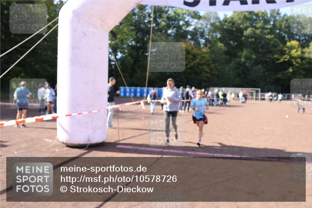 27.09.2026 - 35. Volkslauf durch das schöne Alstertal Strokosch-Dieckow http://msf.ph/oto/10578726 27.09.2026 12:44:38 Ziel 2281, 2954 meine-sportfotos.de