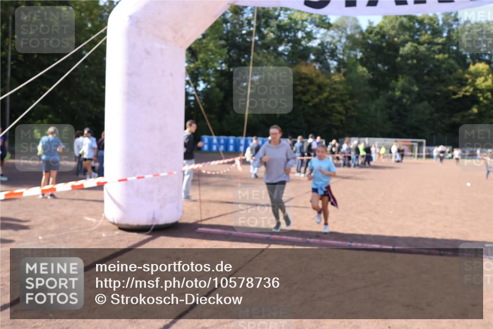 27.09.2026 - 35. Volkslauf durch das schöne Alstertal Strokosch-Dieckow http://msf.ph/oto/10578736 27.09.2026 12:44:39 Ziel 2954 meine-sportfotos.de