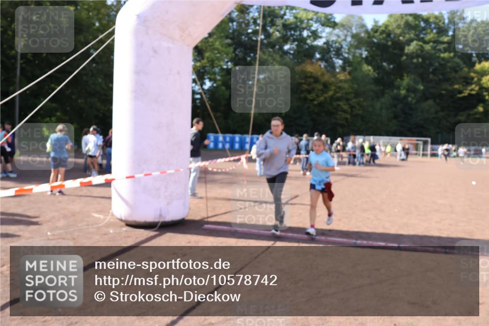27.09.2026 - 35. Volkslauf durch das schöne Alstertal Strokosch-Dieckow http://msf.ph/oto/10578742 27.09.2026 12:44:39 Ziel 2954 meine-sportfotos.de