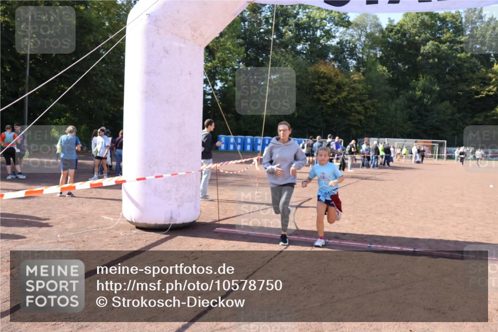 27.09.2026 - 35. Volkslauf durch das schöne Alstertal Strokosch-Dieckow http://msf.ph/oto/10578750 27.09.2026 12:44:39 Ziel 2954 meine-sportfotos.de