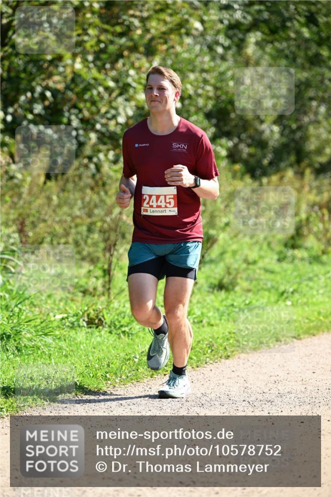 27.09.2026 - 35. Volkslauf durch das schöne Alstertal Dr. Thomas Lammeyer http://msf.ph/oto/10578752 27.09.2026 12:03:24 Laufen 2445 meine-sportfotos.de
